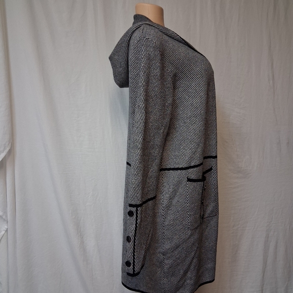 Romimona Black and White Knit Cardigan Size 3XL - Picture 11 of 16